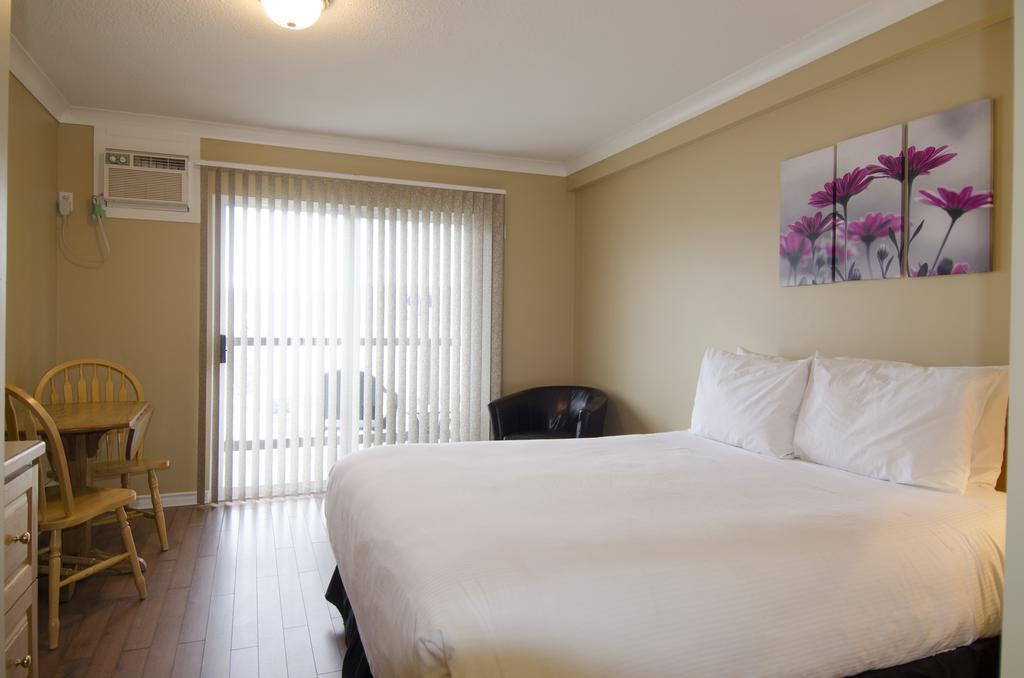 Tiki Shores Inn & Suites Пентиктон Номер фото