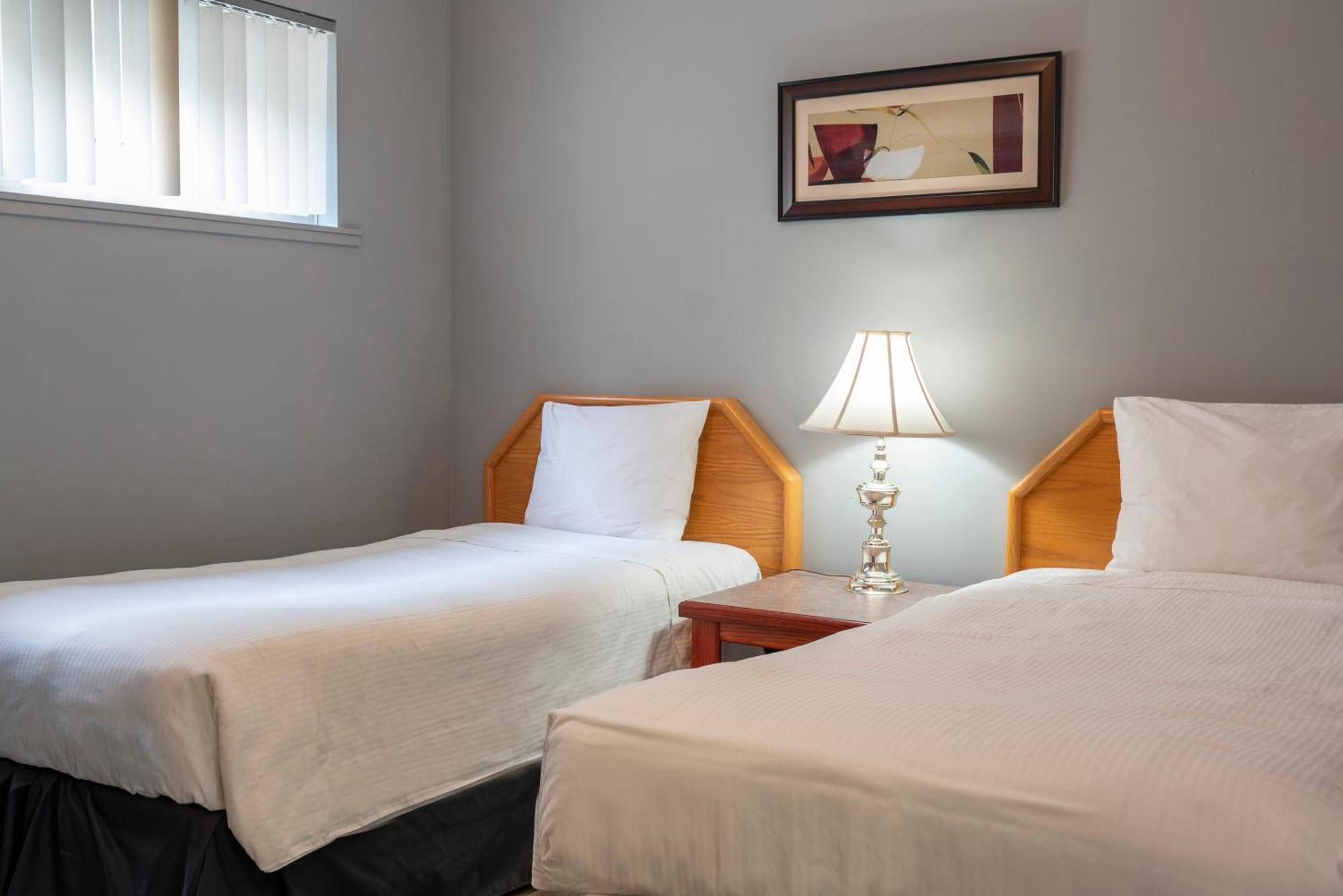 Tiki Shores Inn & Suites Пентиктон Экстерьер фото