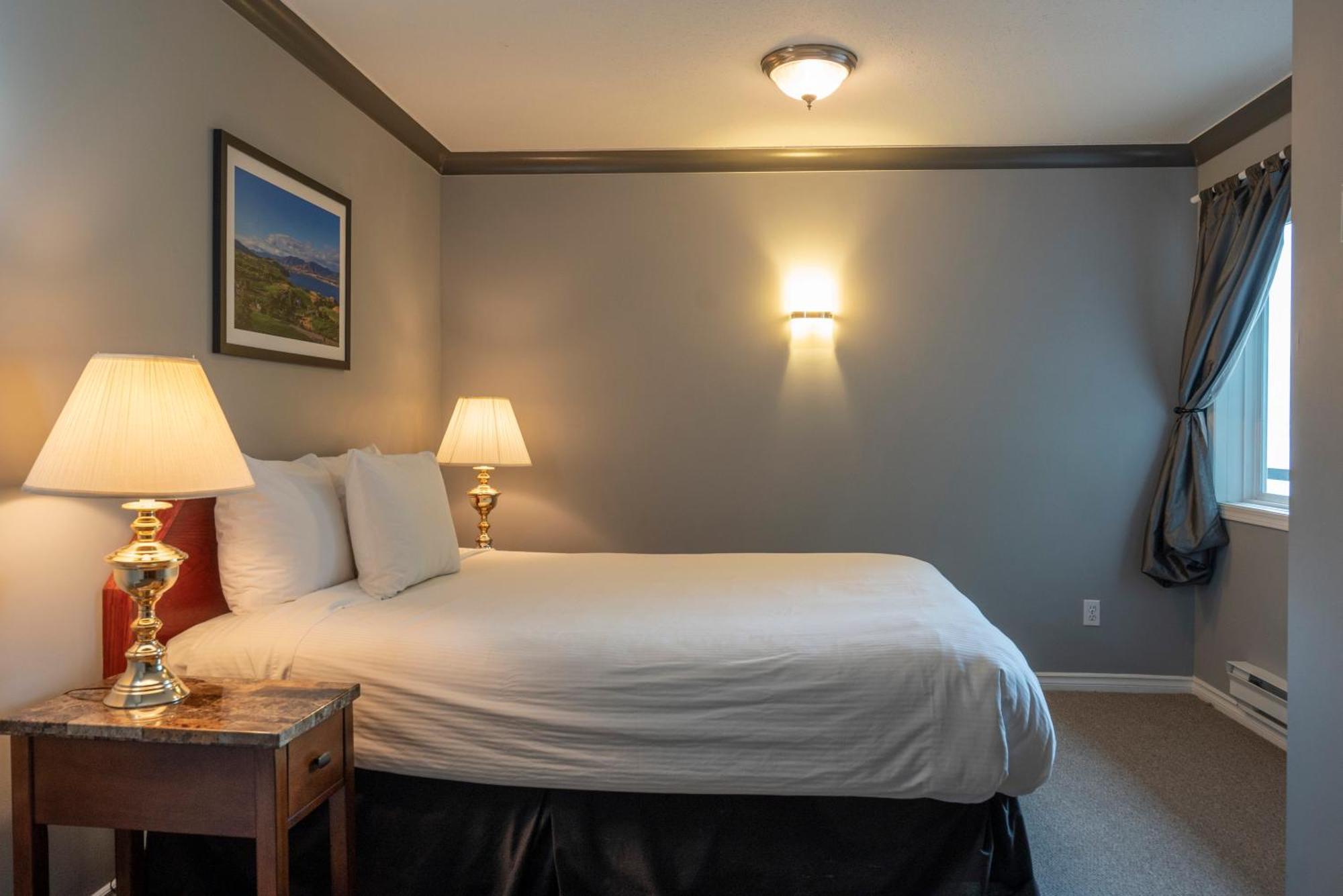 Tiki Shores Inn & Suites Пентиктон Экстерьер фото