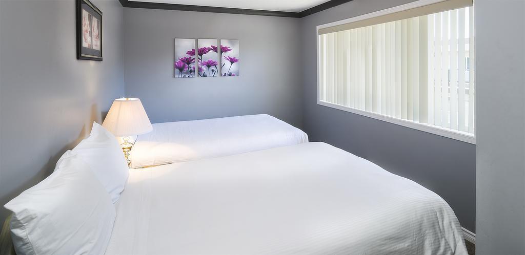 Tiki Shores Inn & Suites Пентиктон Экстерьер фото