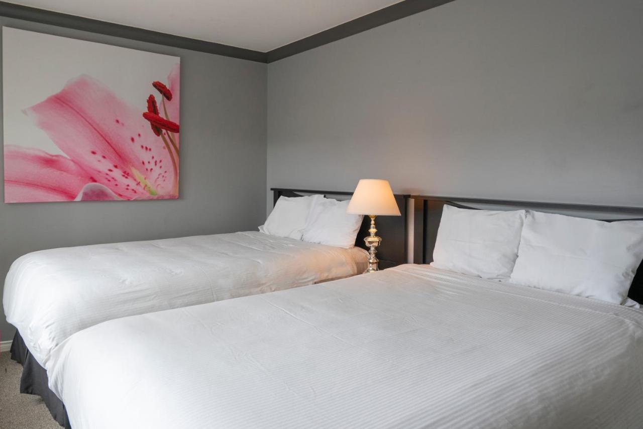 Tiki Shores Inn & Suites Пентиктон Экстерьер фото