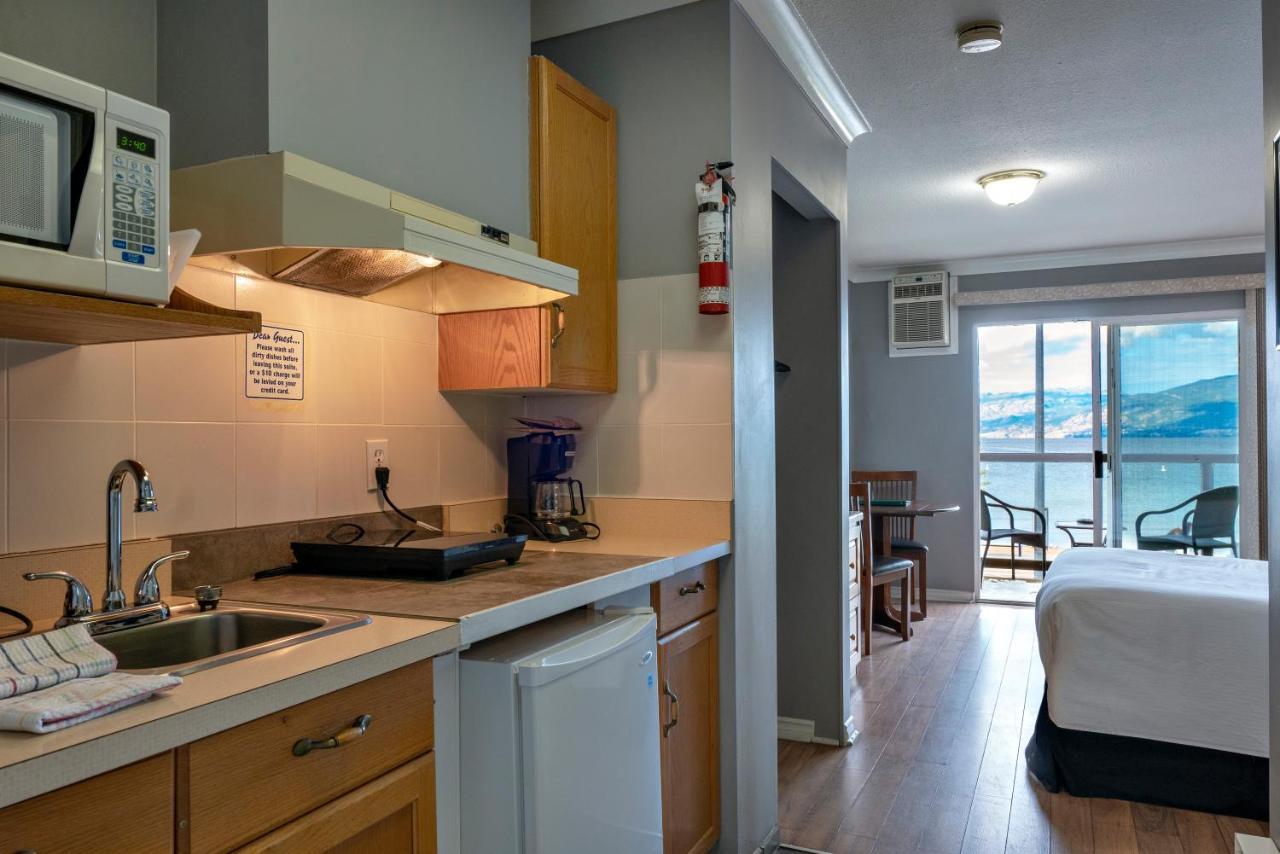 Tiki Shores Inn & Suites Пентиктон Экстерьер фото